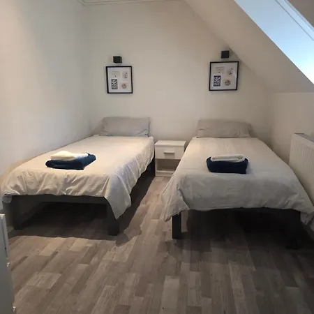 Private Furnished House Business & Family Friendly וילה באד אולדסלוה